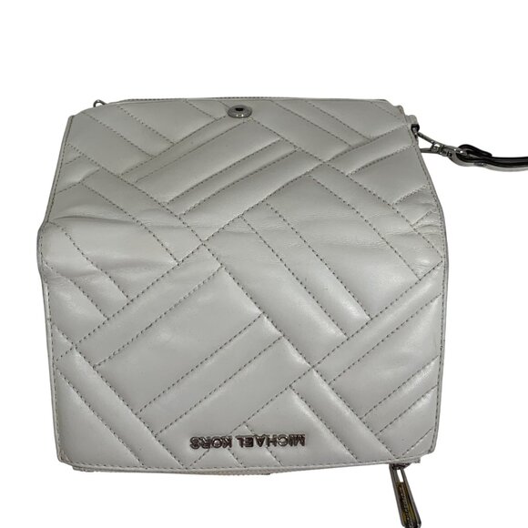 Michael Kors Peyton White Quilted Leather Wristlet Bifold Wallet Phone Case - Picture 14 of 15